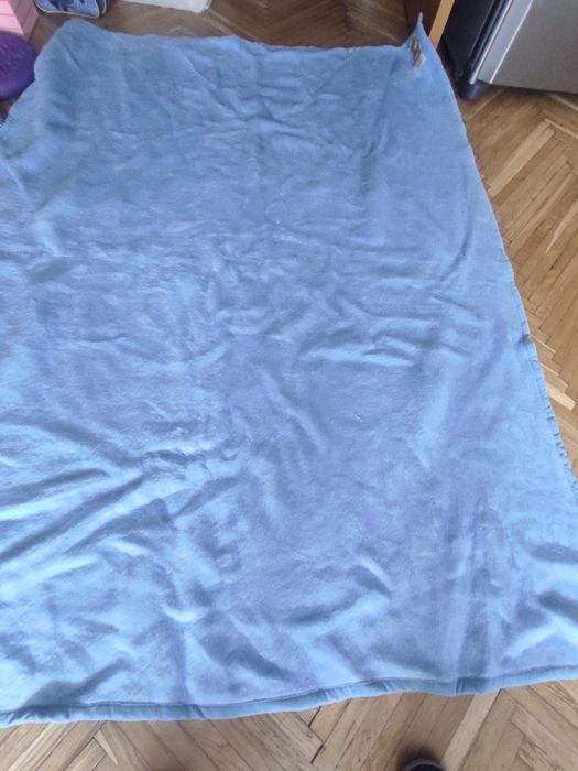 Одіяло нове, та пледи теплі.