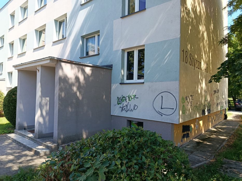 Mieszkanie 35.6m² w bloku na parterze z balkonem i piwnicą 18 stycznia