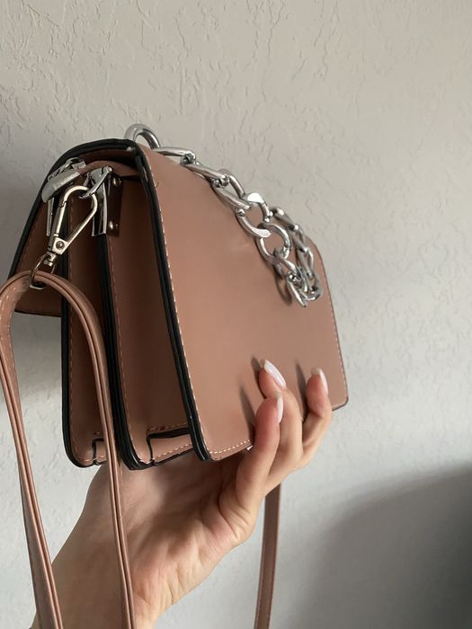 Сумка пудрова з ланцюжком нова