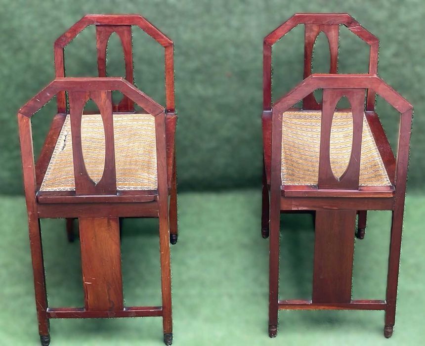 Bancos ou banquetas de braços antigos, altura 75 X 60X35 cm