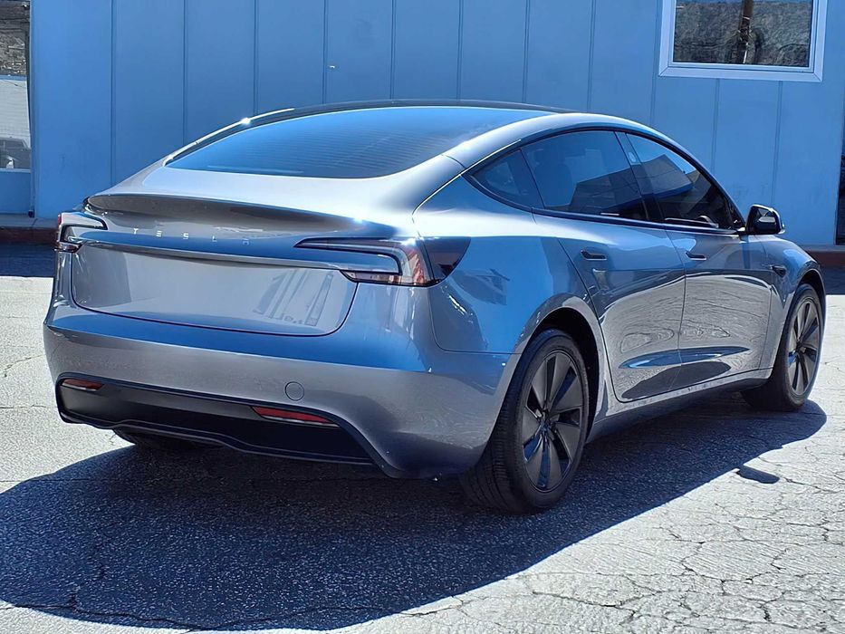 Tesla Model 3      2025