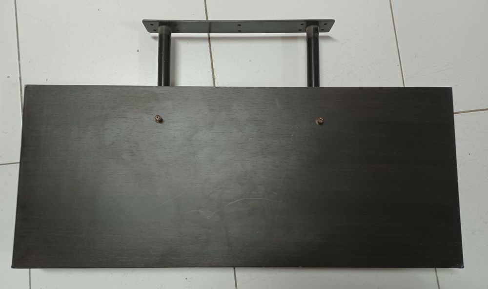 2 Prateleiras IKEA wengue e uma branca