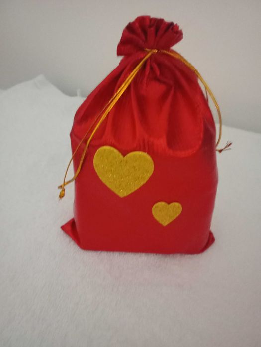 Caixa de jóias grande recheada cor de rosa