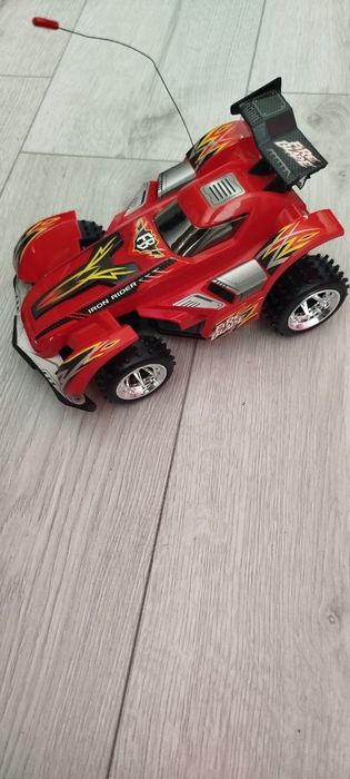Машинка на радіоуправлінні