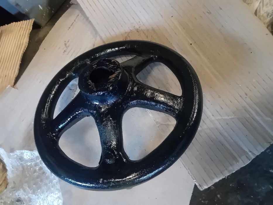 Volante em ferro fundido para máquinas industriais.  Diâmetro 230mm