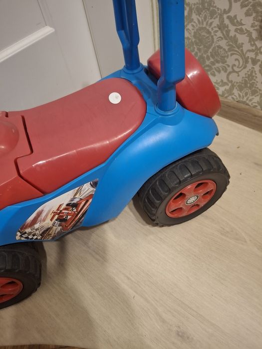 Продам. Толокар ,все ціле ,тільки руль не пікає ,ціна 300 гр без торг