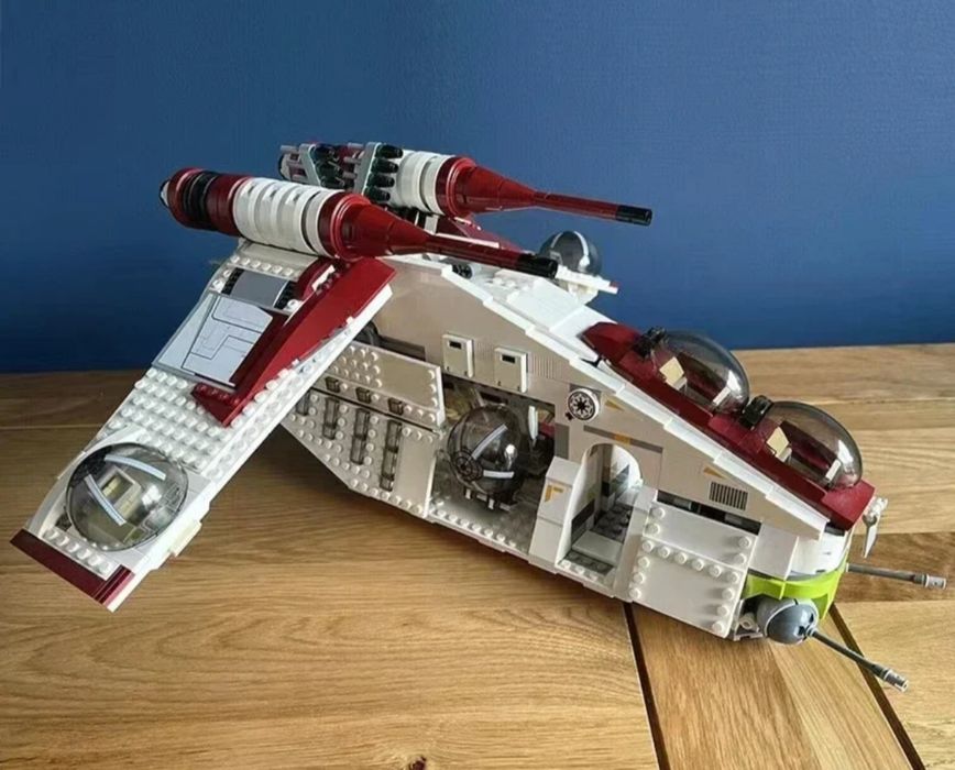 Конструктор Star Wars Республиканский боевой корабль 1в1 LEGO 75309