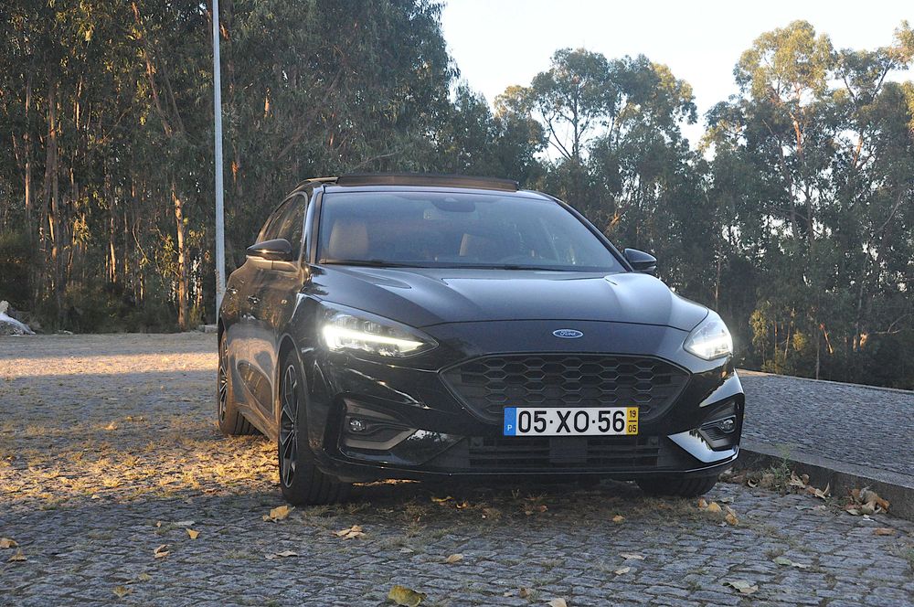 Ford Focus 1.0 EcoBoost  ST-Line - 125cv - Teto panorâmico, teto de abrir — photo 3