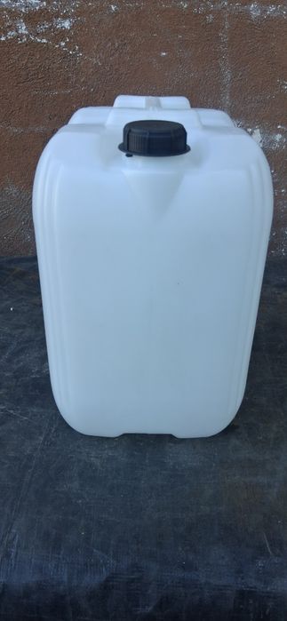 Kanistry na wode, paliwo ,płyny  20l czyste