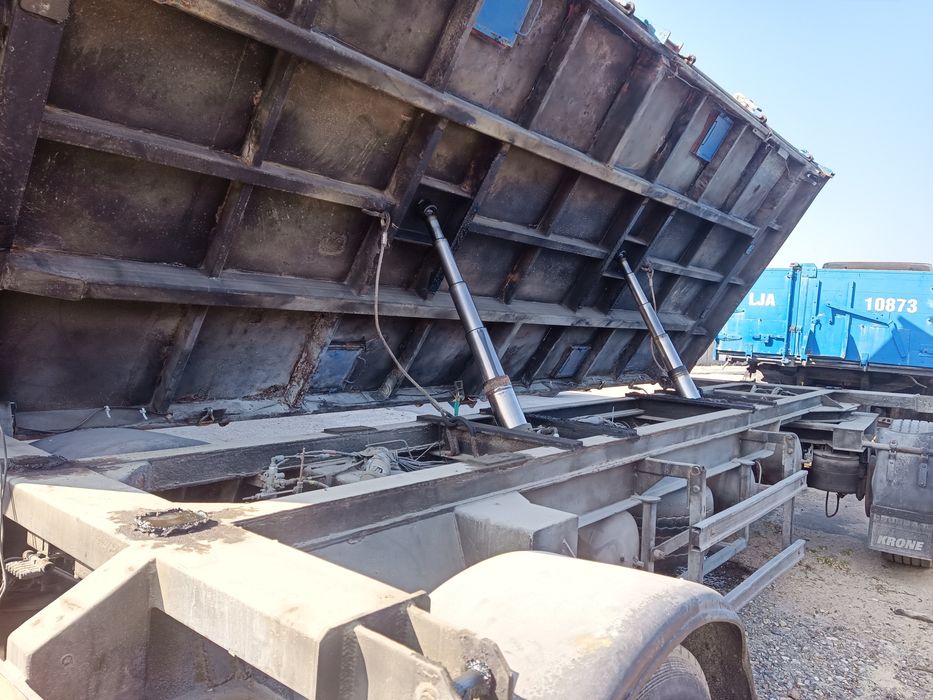 Przyczepa dwustronny wywrot