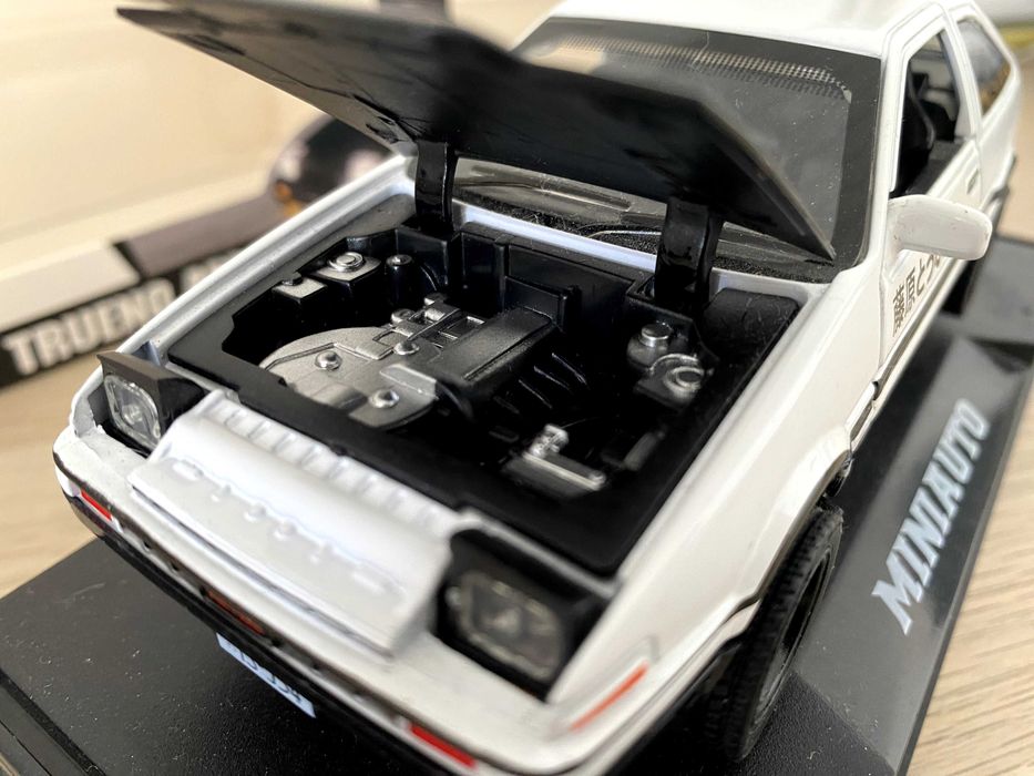 Initial D Toyota Corolla AE86 Trueno Miniatura