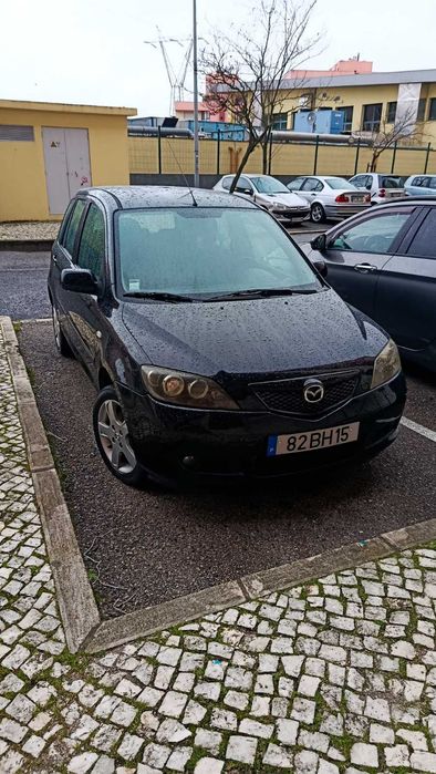 Mazda 2 de 2005, com o motor reparado e com bom aspeto exterior