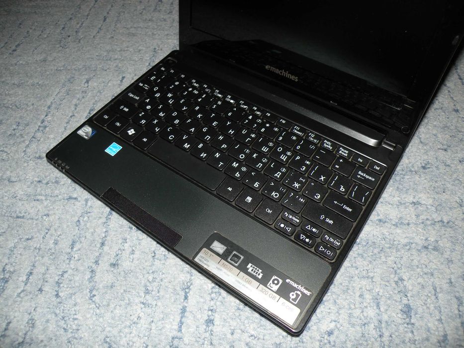 Нетбук Acer eMachines (2Гб DDR3 / 320Гб/ робочий/ сумка)