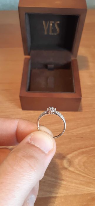 Pierścionek zaręczynowy z brylantami YES