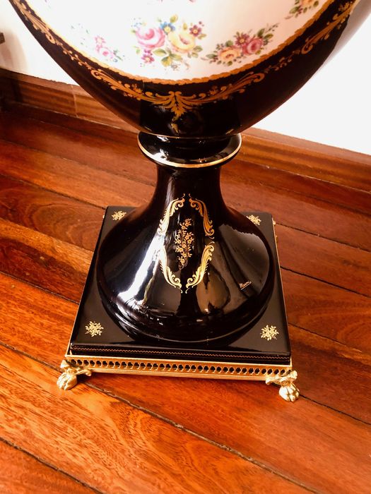 Jarrão pintado à mão "Limoges" com pegas revestidas com banho de ouro