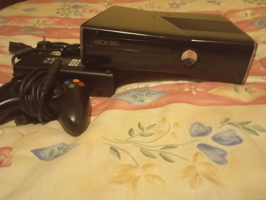Xbox 360 Slim 250GB c/ RGH