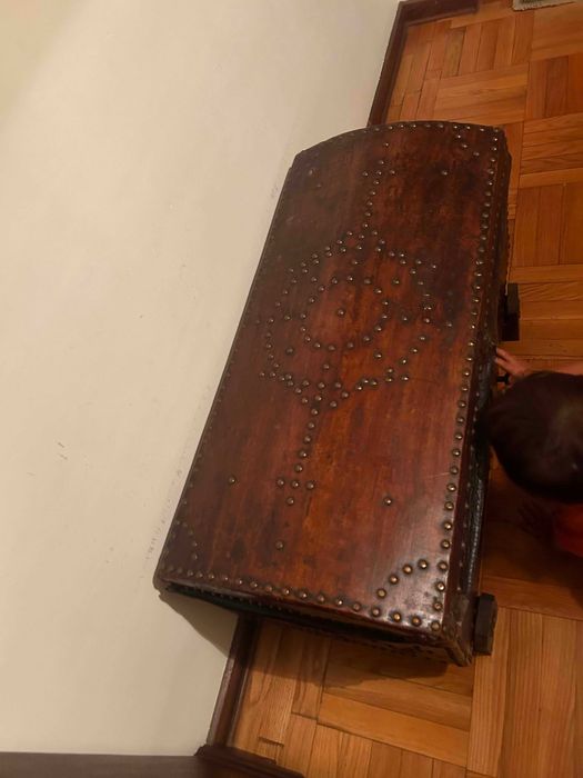 4 Arcas/ Baú de Enxoval Antigo em Couro e Pregaria – Estilo Conventual impecaveis