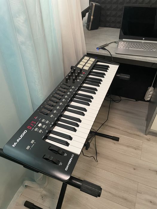 Продаю MIDI M-Audio Oxygen 49 MK5 + Фірмений Чохол