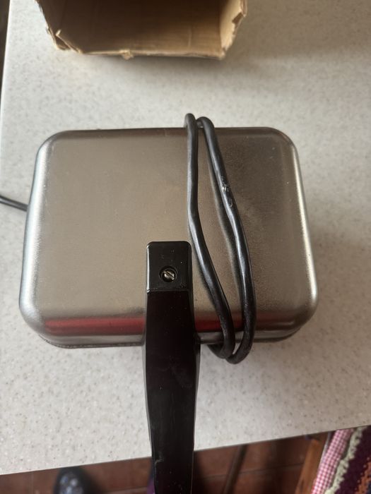 Електрична вафельниця Ласунка, майже нова.