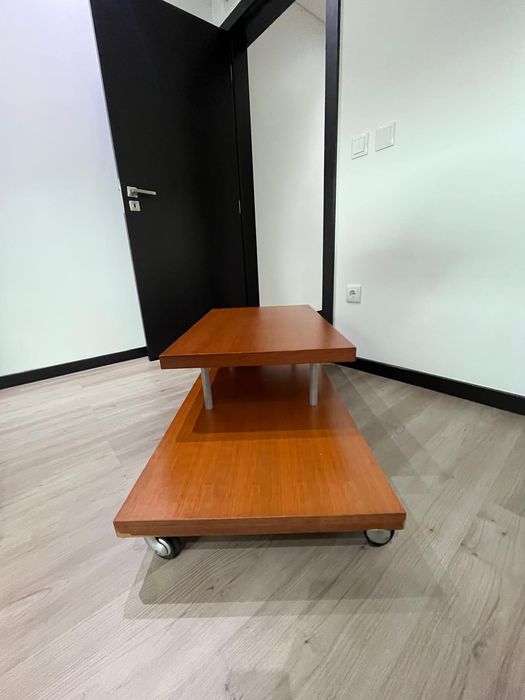 mesa baixa de madeira