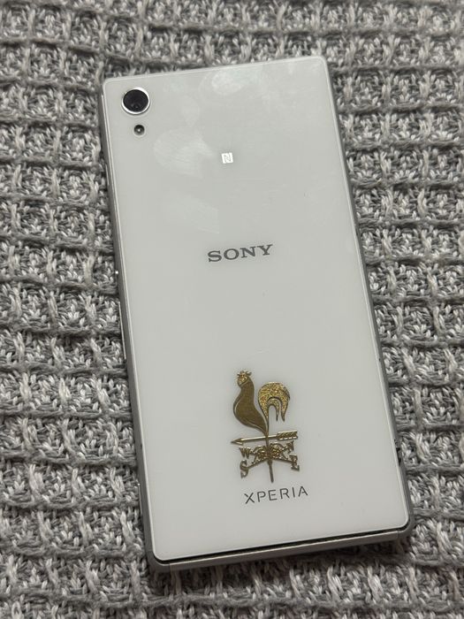 Телефон Sony Xperia E2303