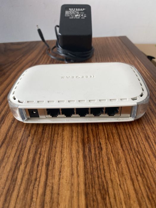 Switch NETGEAR FS605 v3 5 Port 10/100 Mbps + zasilacz