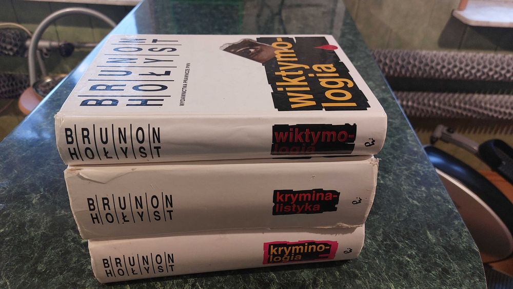 Kryminalistyka, Kryminologia, Wiktymologia - Brunon Hołyst