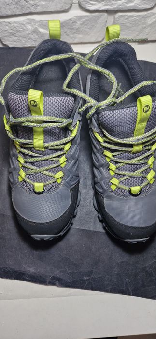 Merrell 42.        .