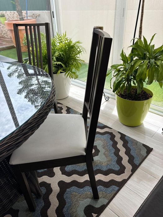 Mesa vime e tampo vidro e 4 cadeiras