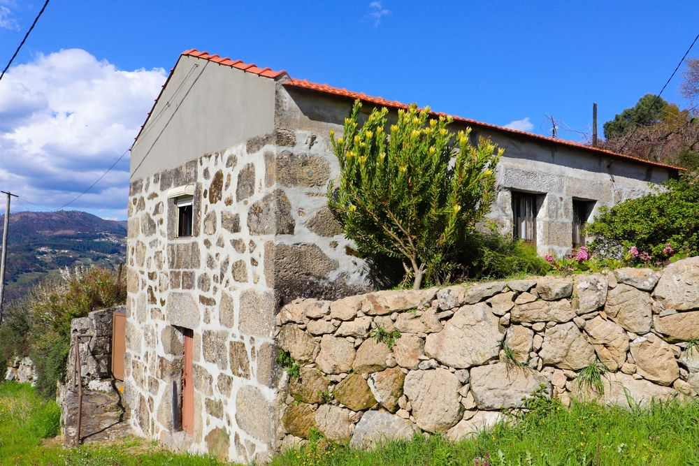 Quinta 7400m2 em Resende com vista para Rio Douro
