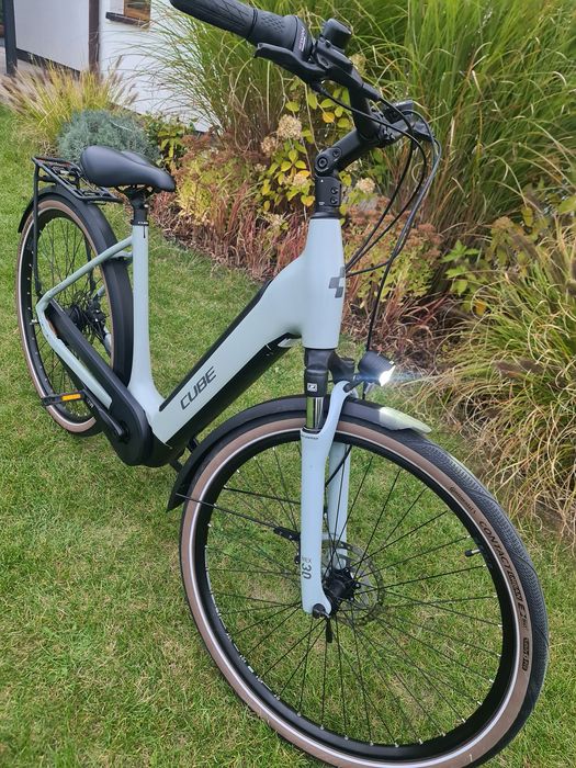 rower elektryczny  Cube Hybrid 800km