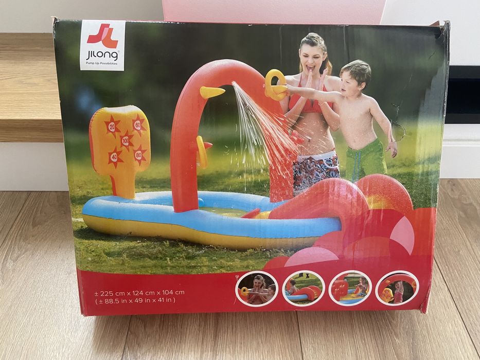 Basen ze zjeżdżalnią