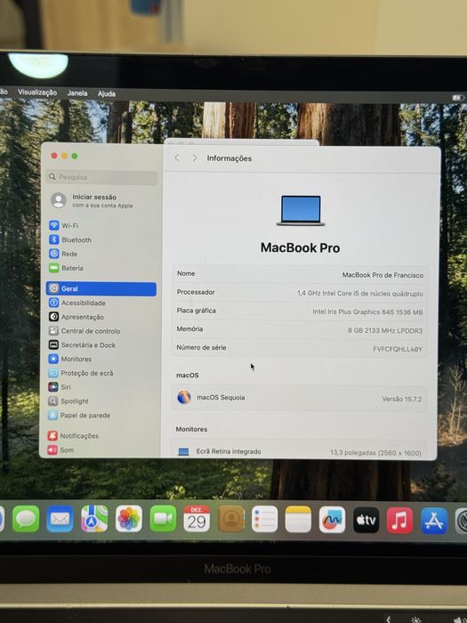 MacBook Pro com processador Intel Core i5 quad-core a 1,4GHz.