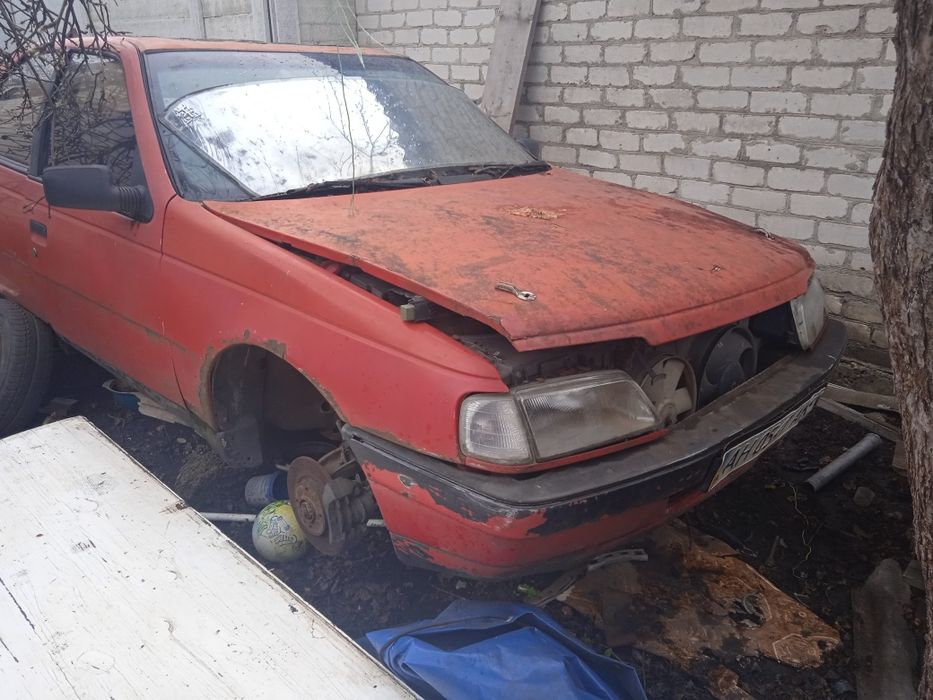 Продам запчасти кузовные запчасти Пежо 405