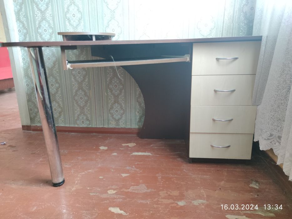 Компьютерный стол