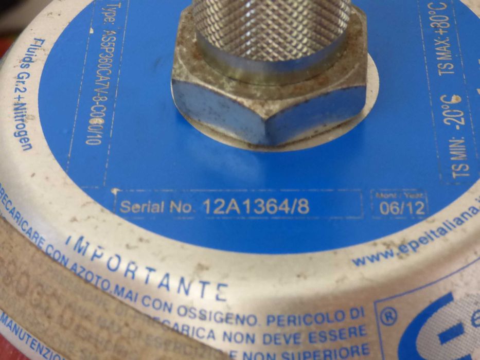 Acumulador hidráulico.