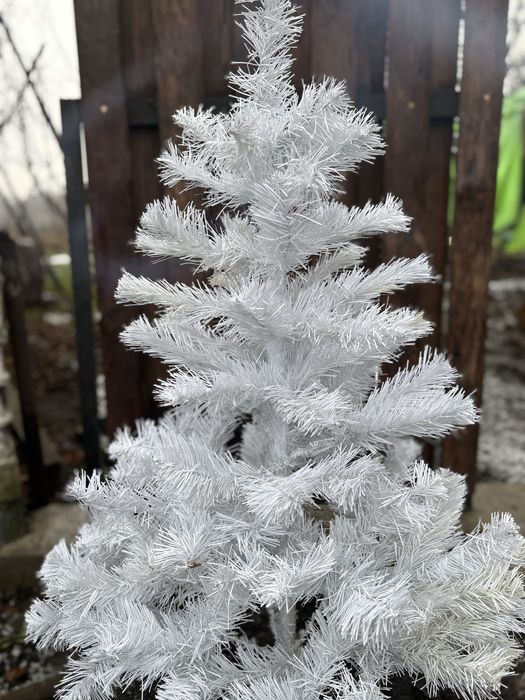 Продам чудову білу ялинку