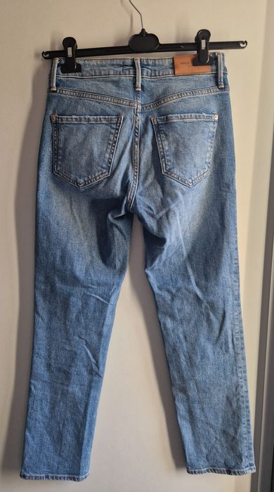 Klasyczne i wygodne spodnie dżinsowe Mango, idealne do każdej stylizac