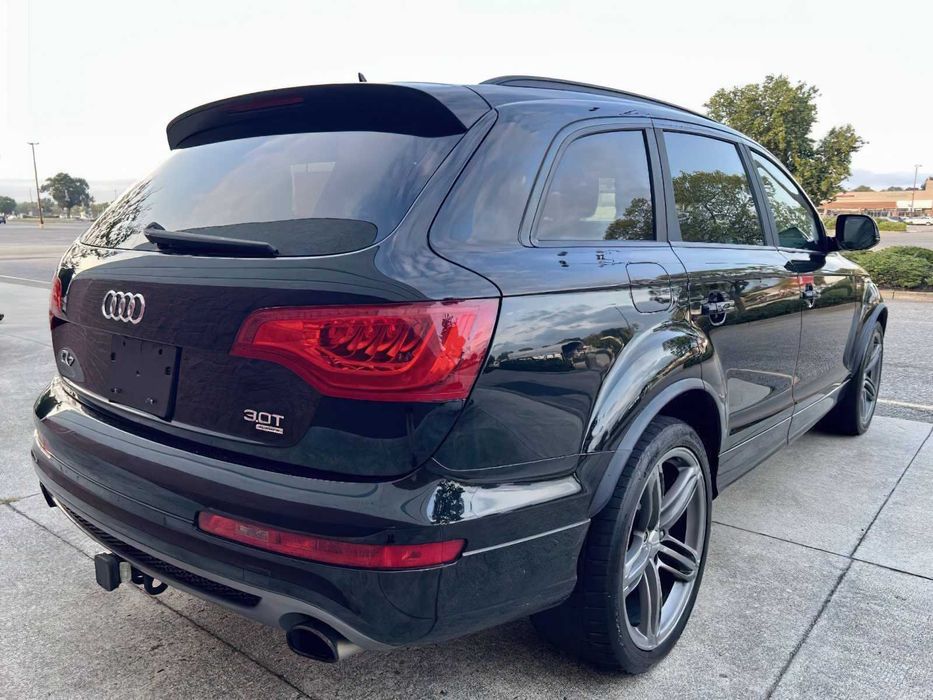 Audi Q7      2015