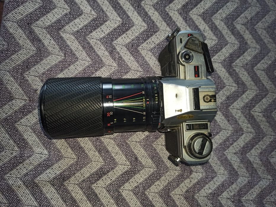 Пльоночний фотоапарат minolta x-300 з обьєктивом exakta 70-210
