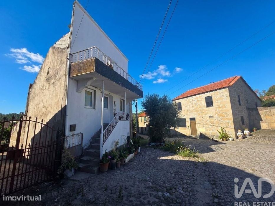 Casa / Villa T2 em Santiago de Cassurrães e Póvoa de Cervães