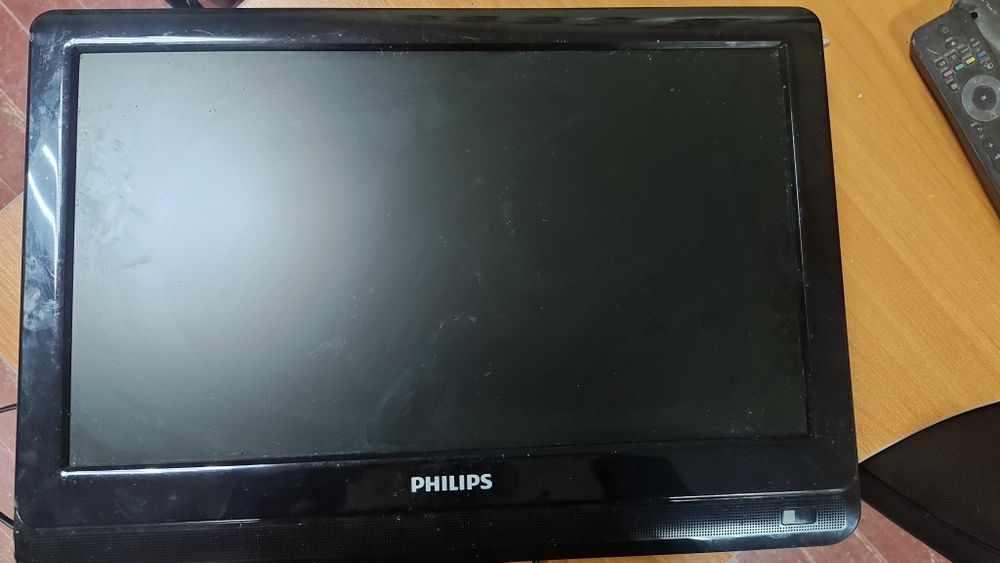 Телевізор Philips 19PFL3404/12 +кріплення на стіну