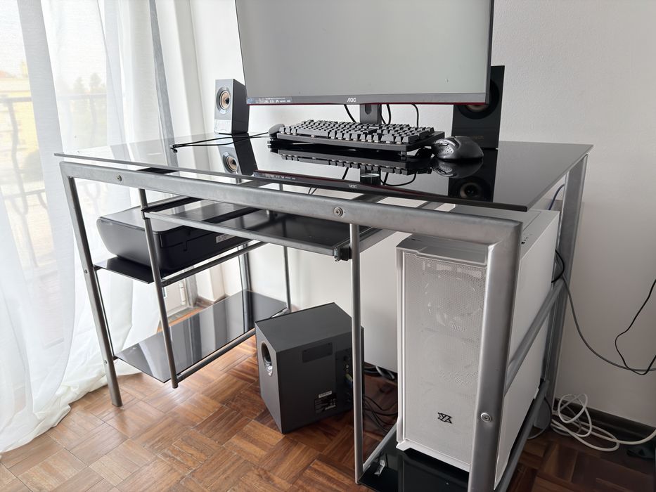 Secretaria em metal e Vidro