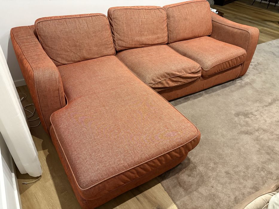 Sofá com chaise longue em excelente estado de conservação