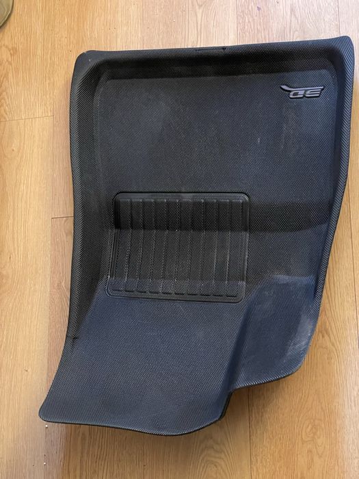 Коври для Tesla 3