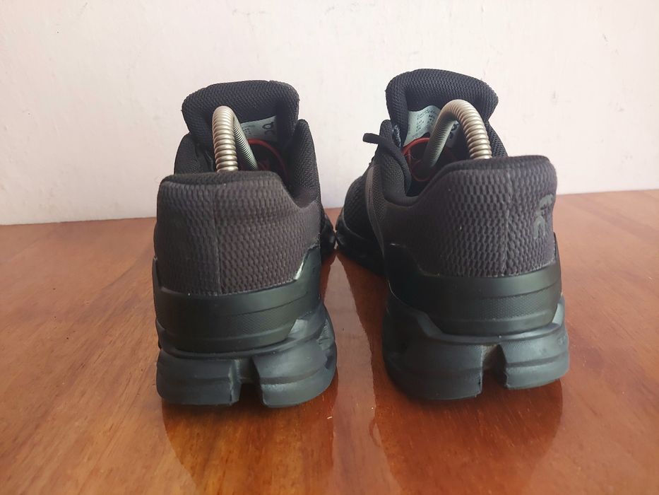 Кроссовки Swiss engineering On-running Cloudflyer оригінал 


Розмір п