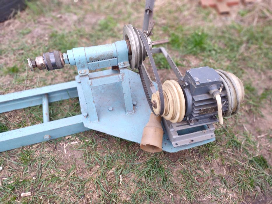 Токарний станок по дереву