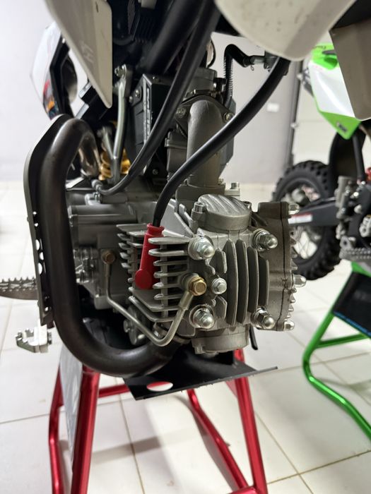 Pit bike YCF nova em folha quase sem uso de garagem sempre