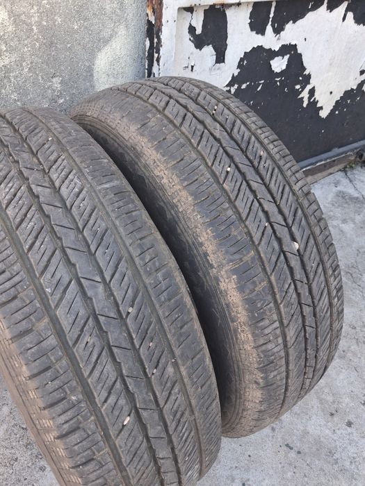 Pneus 235/70R16 mistos quase novos