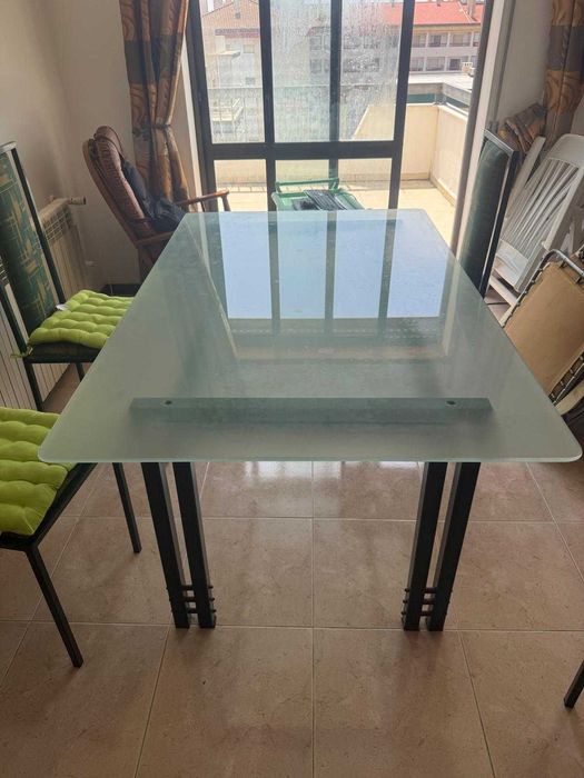 Conjunto Mesa de Vidro + 4 Cadeiras – Como Novo – Vendo por 699€